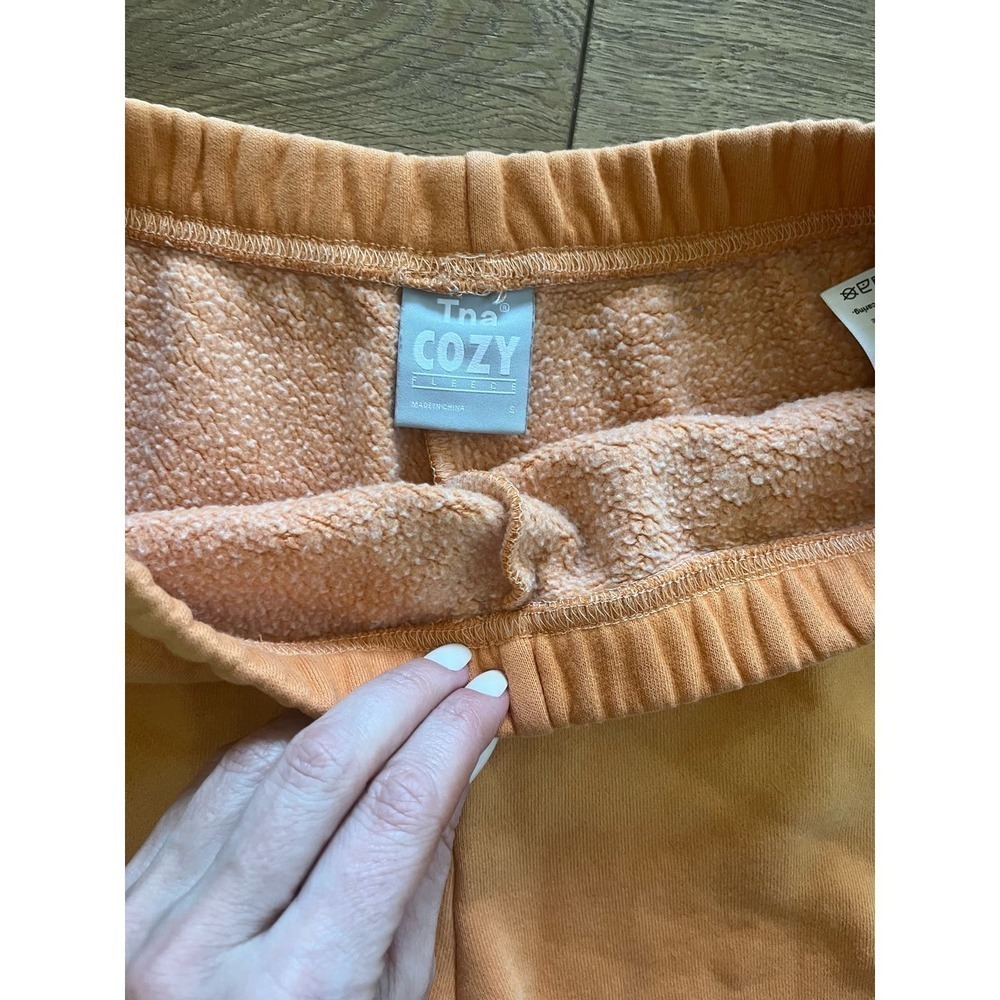 Aritzia Tna Cozy Fleece Shorts Size Small Ombré Orange - Picture 3 of 7